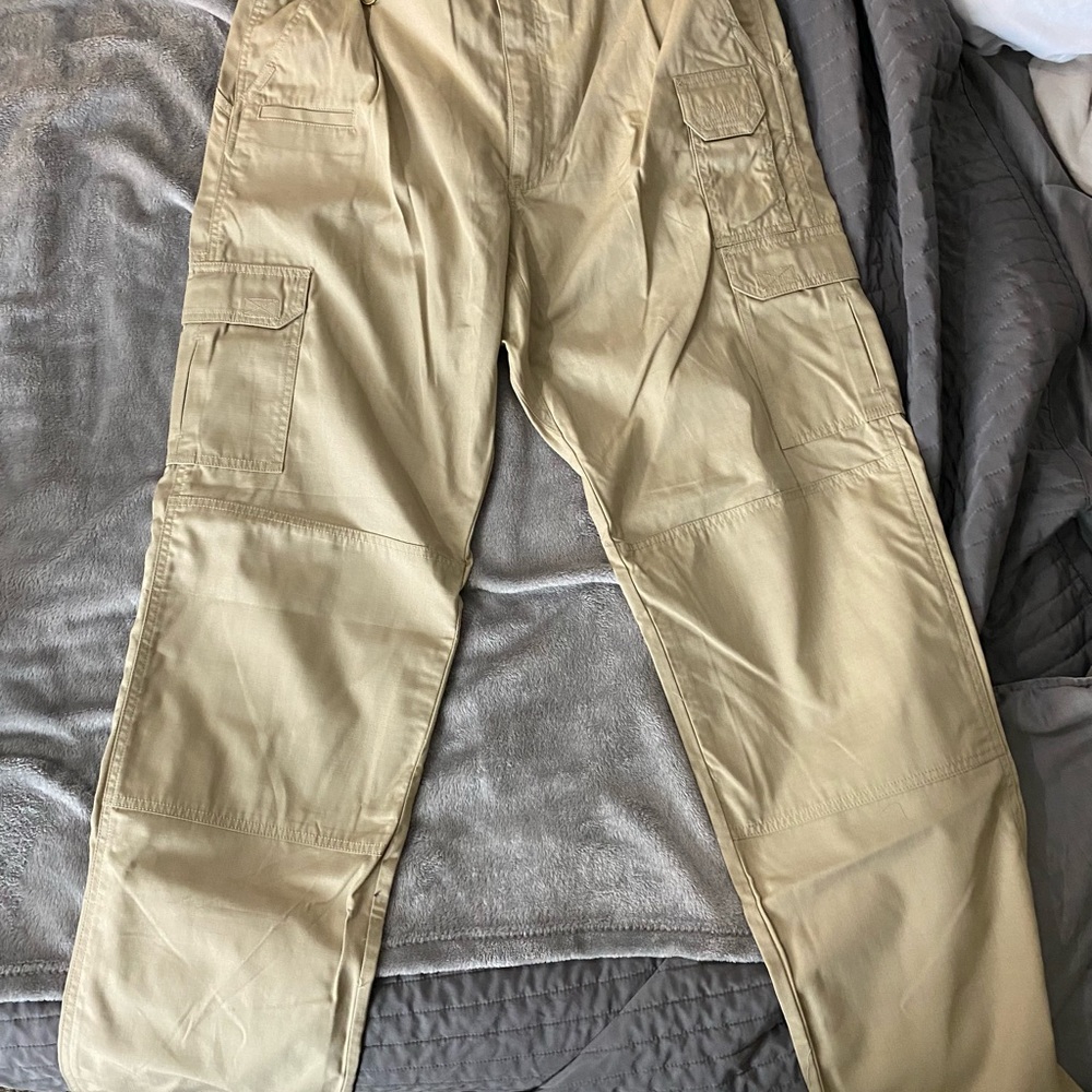 Never worn 511 cargo pants